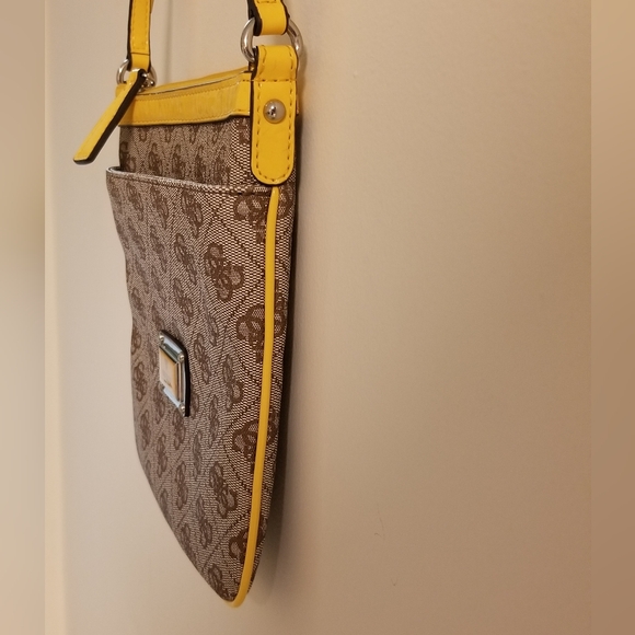 Guess crossbody purse - Picture 7 of 9